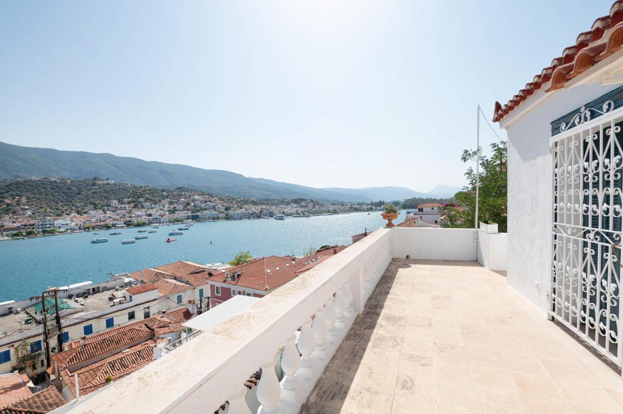 Traditional House Under The Clock Tower With Sweet View Poros Town Exterior foto