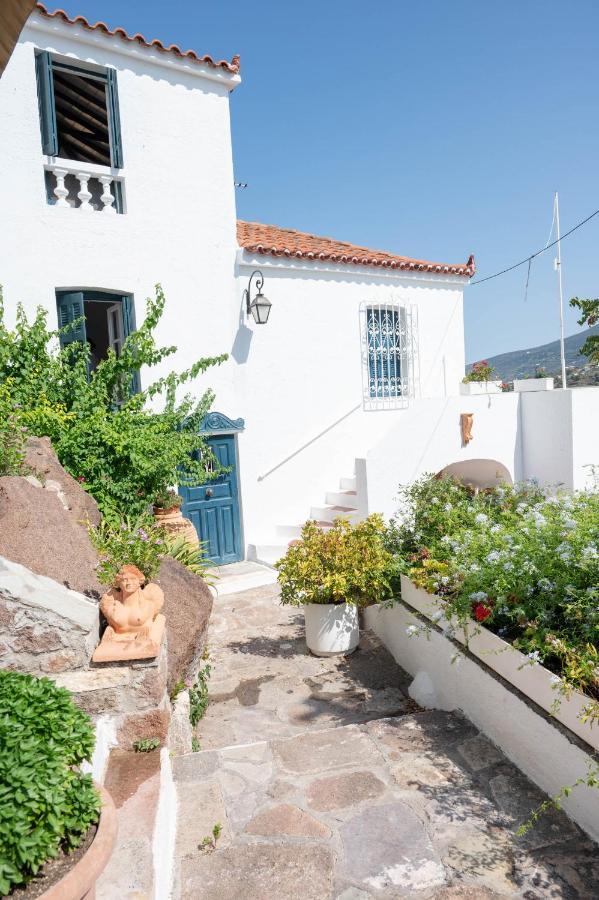 Traditional House Under The Clock Tower With Sweet View Poros Town Exterior foto
